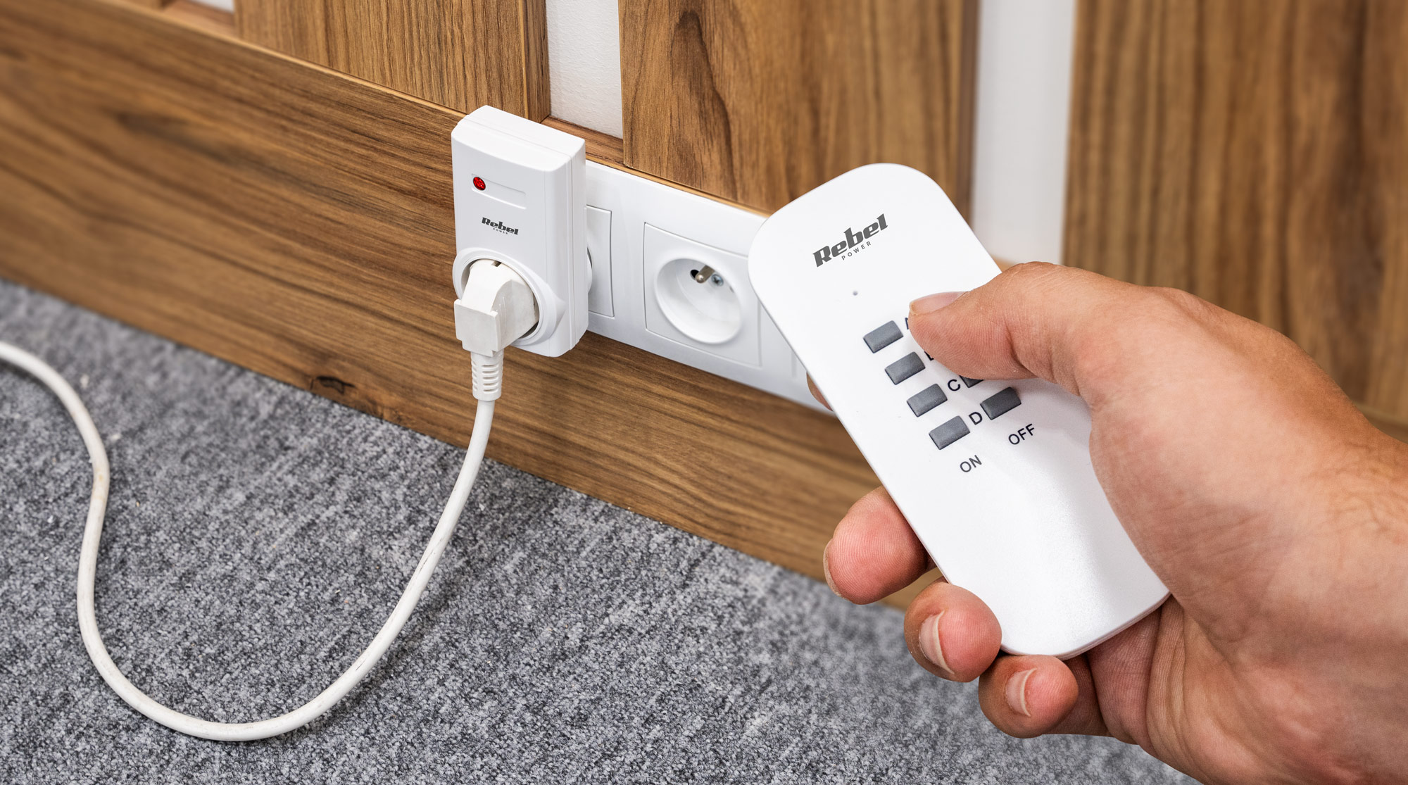 gniazdo-sieciowe-rebel-sterowane-pilotem-77e3620912b04f0aab564ca9fe0071bc-b60a0999