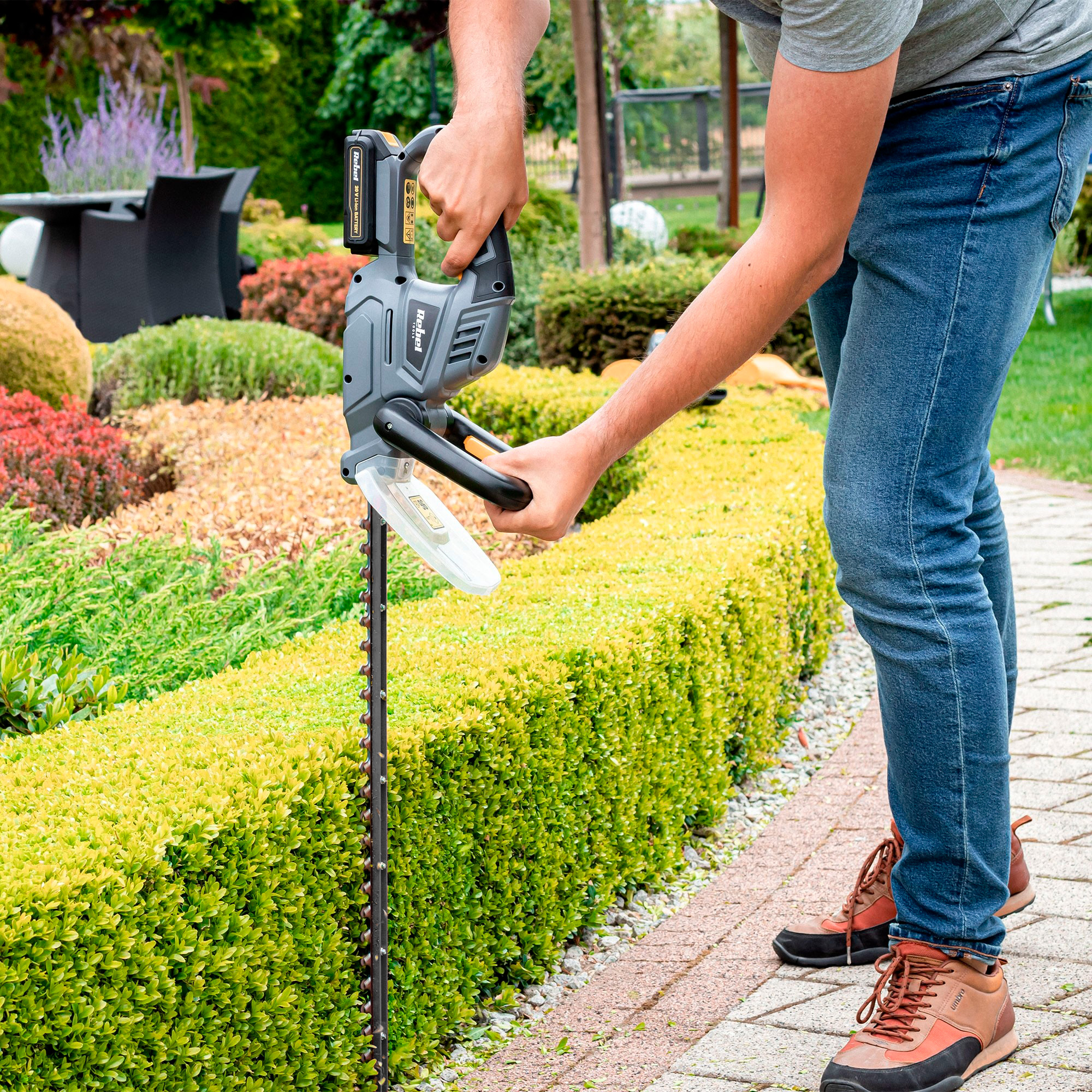 nozyce-akumulatorowe-do-ciecia-zywoplotu-20v-95c3406fac994d54aaf35bf62ccb25c8-5e3d8ccb